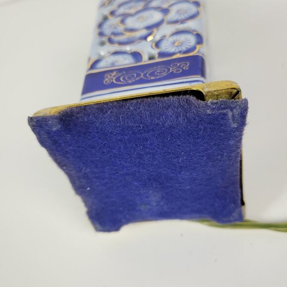 Vintage Porcelain Table Lamp Blue White Floral Scalloped Ginger Jar Brass Base - Picture 9 of 16